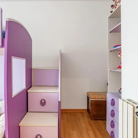 Bright With Balcony And Parking!