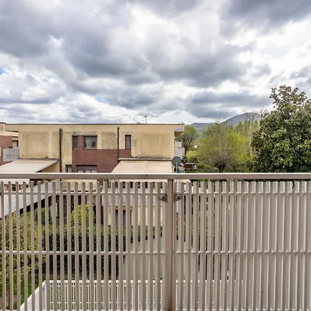 Bright With Balcony And Parking!