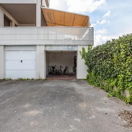 Bright With Balcony And Parking! 卢卡
