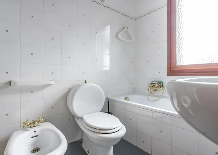 아파트 Guesthost - Bright Apartament With Balcony And Parking! *