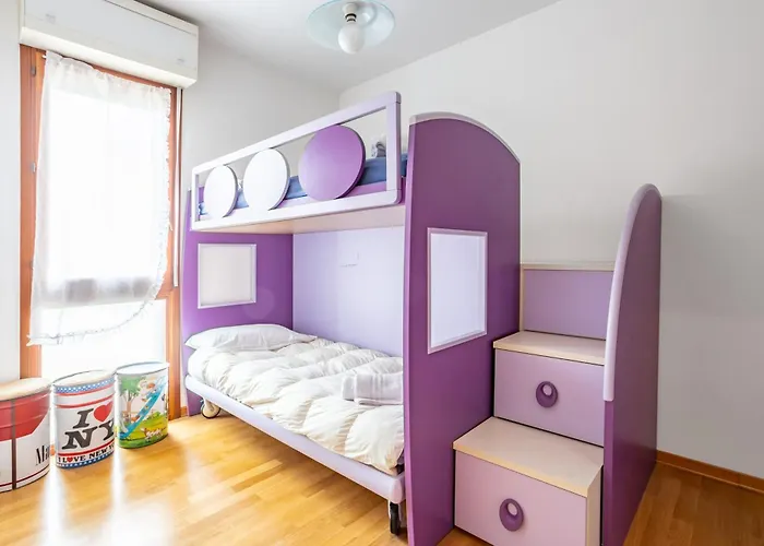 아파트 Guesthost - Bright Apartament With Balcony And Parking!