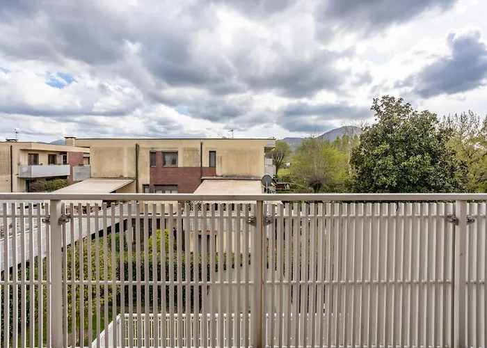 Guesthost - Bright Apartament With Balcony And Parking!