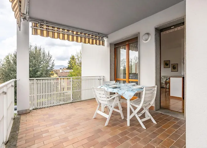 아파트 Guesthost - Bright Apartament With Balcony And Parking! 루카