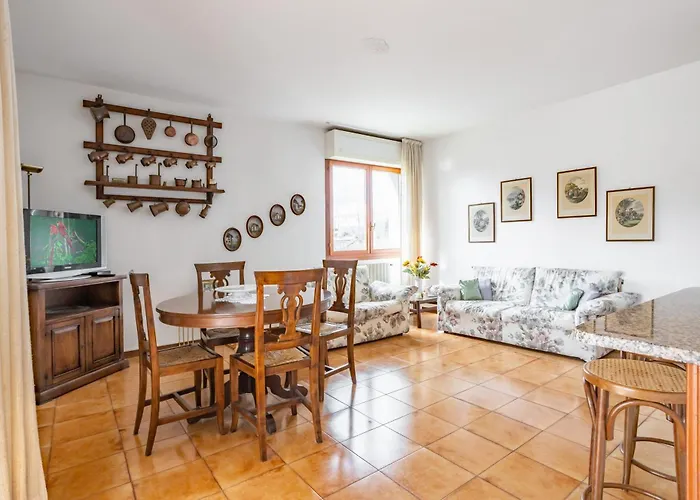 Guesthost - Bright Apartament With Balcony And Parking!