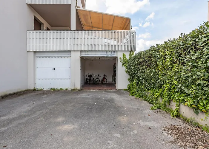 Guesthost - Bright Apartament With Balcony And Parking! 루카