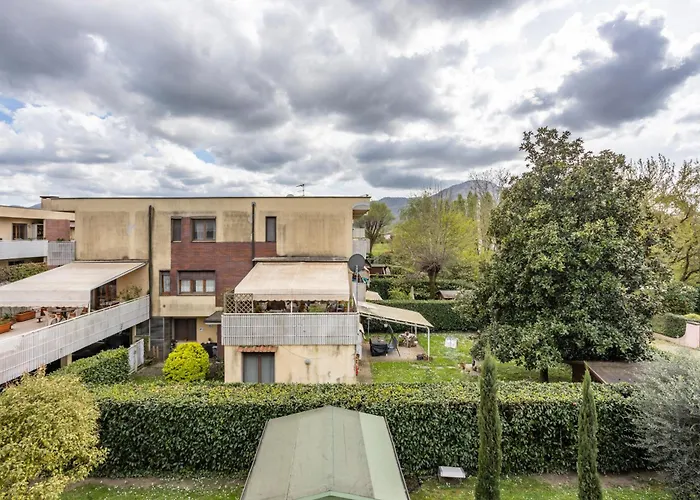 아파트 Guesthost - Bright Apartament With Balcony And Parking!