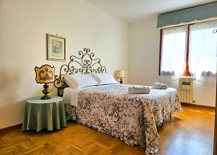 Guesthost - Bright Apartament With Balcony And Parking!